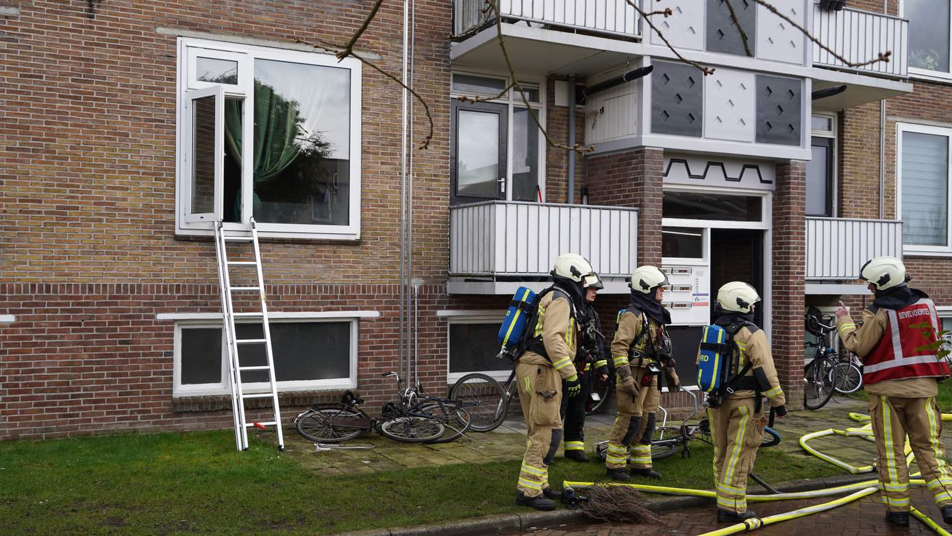 Hulpdiensten rukken groots uit voor brandende asbak