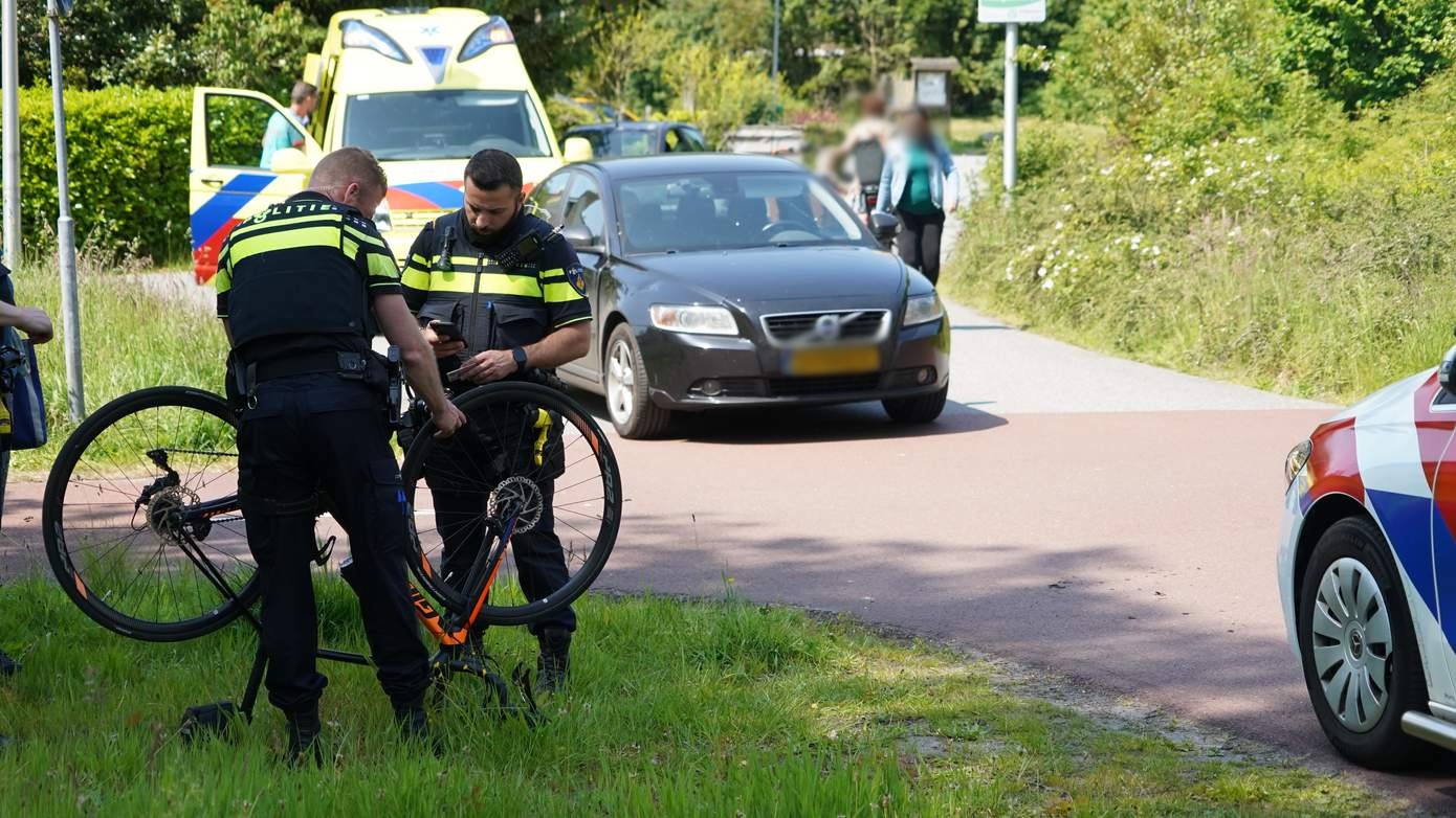 Fietser gewond na botsing met auto in Assen