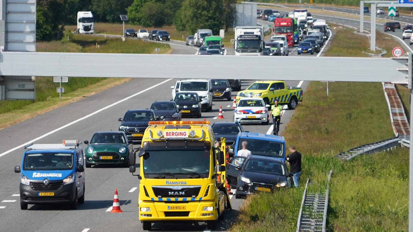 Botsing op A28 bij Assen zorgt voor flinke file