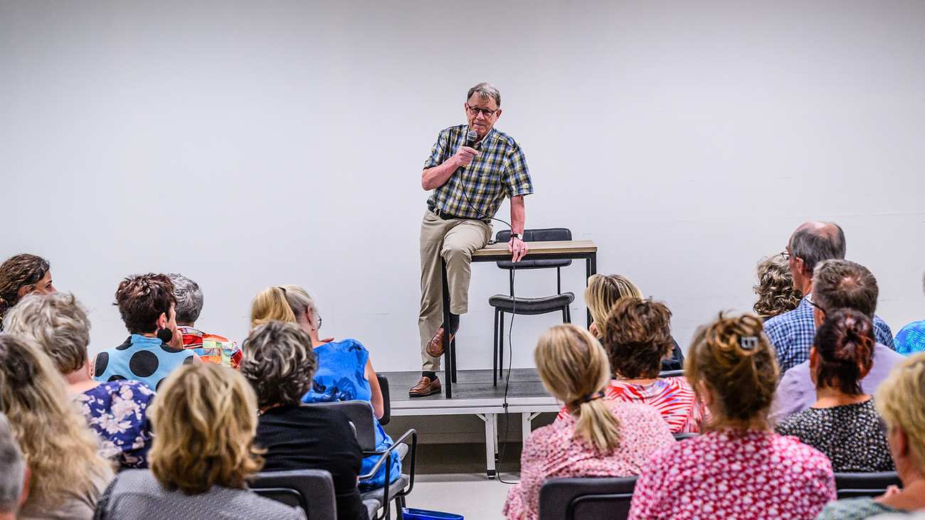 Lezing Manu Keirse over de dood trekt ruim 250 bezoekers