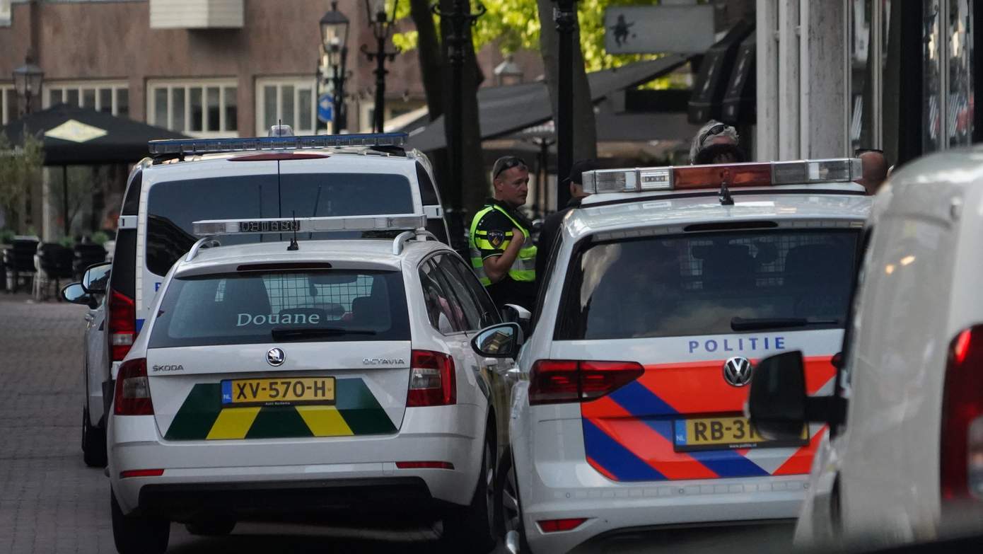 Politie en Douane doen invallen in panden Rolderstraat en Kerkstraat