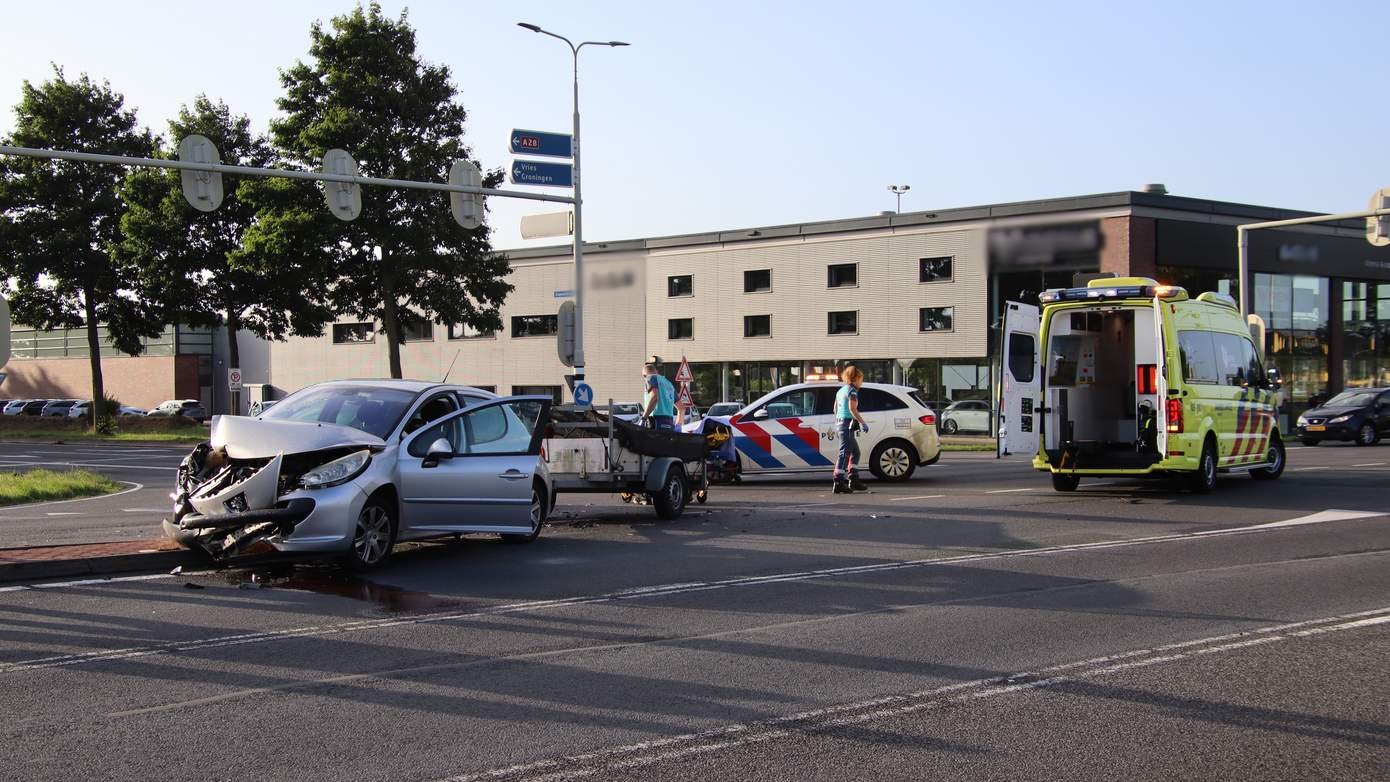 Gewonde bij ongeval met twee auto's nabij oprit A28 Assen-Noord