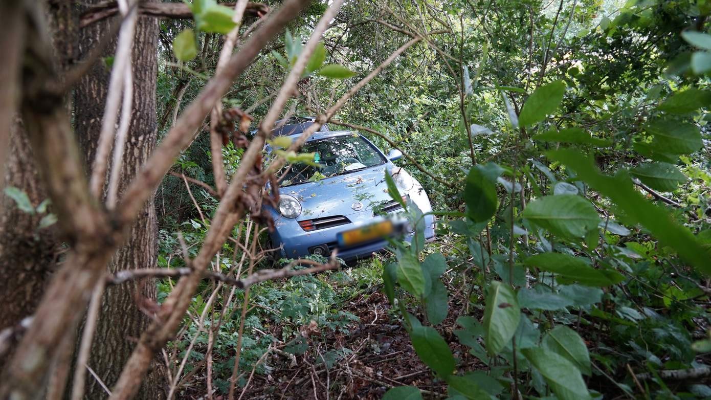 Opnieuw auto in de bosjes bij oprit A28 Assen-West