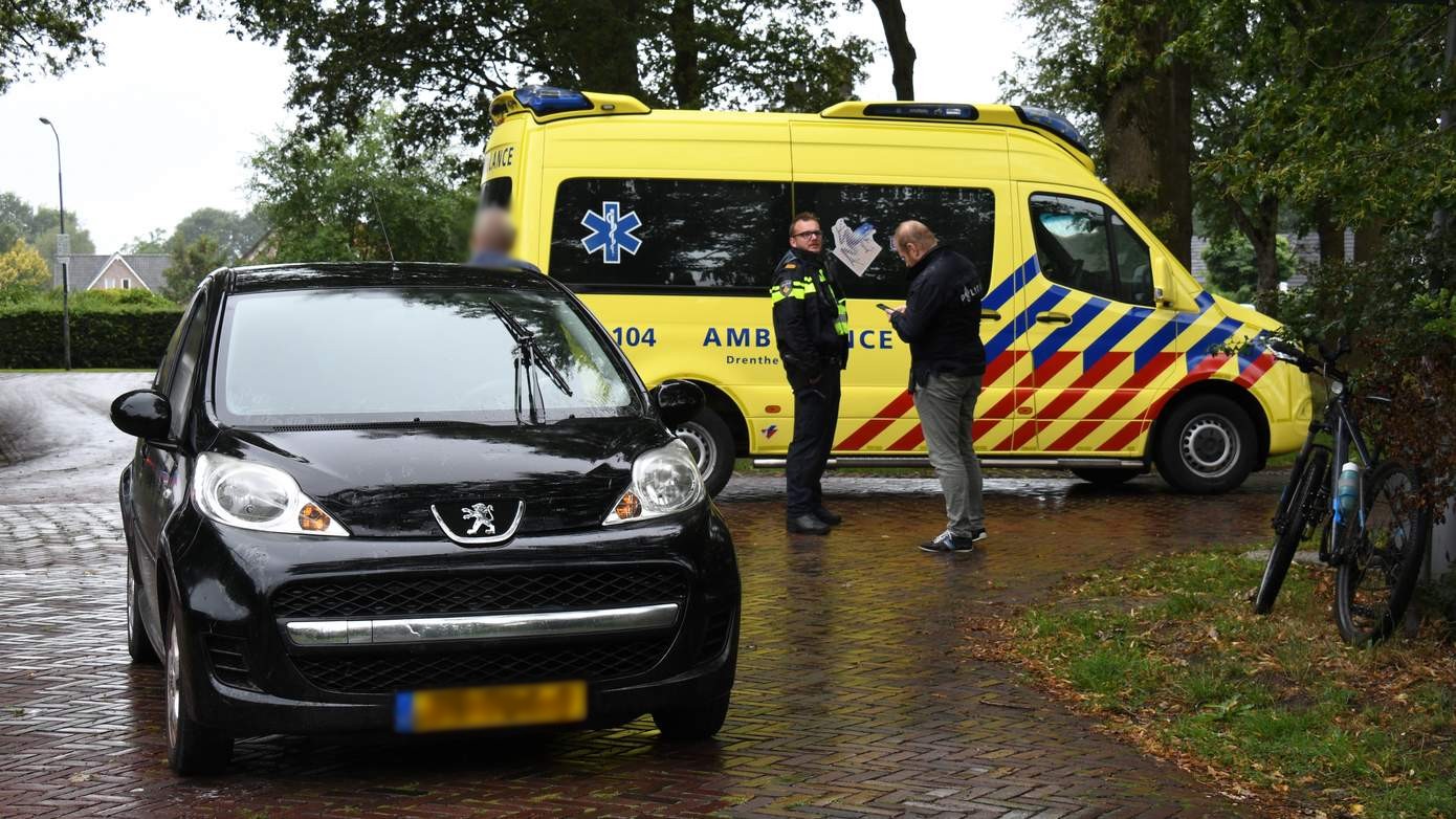 Fietser gewond na botsing met auto in Zeijen