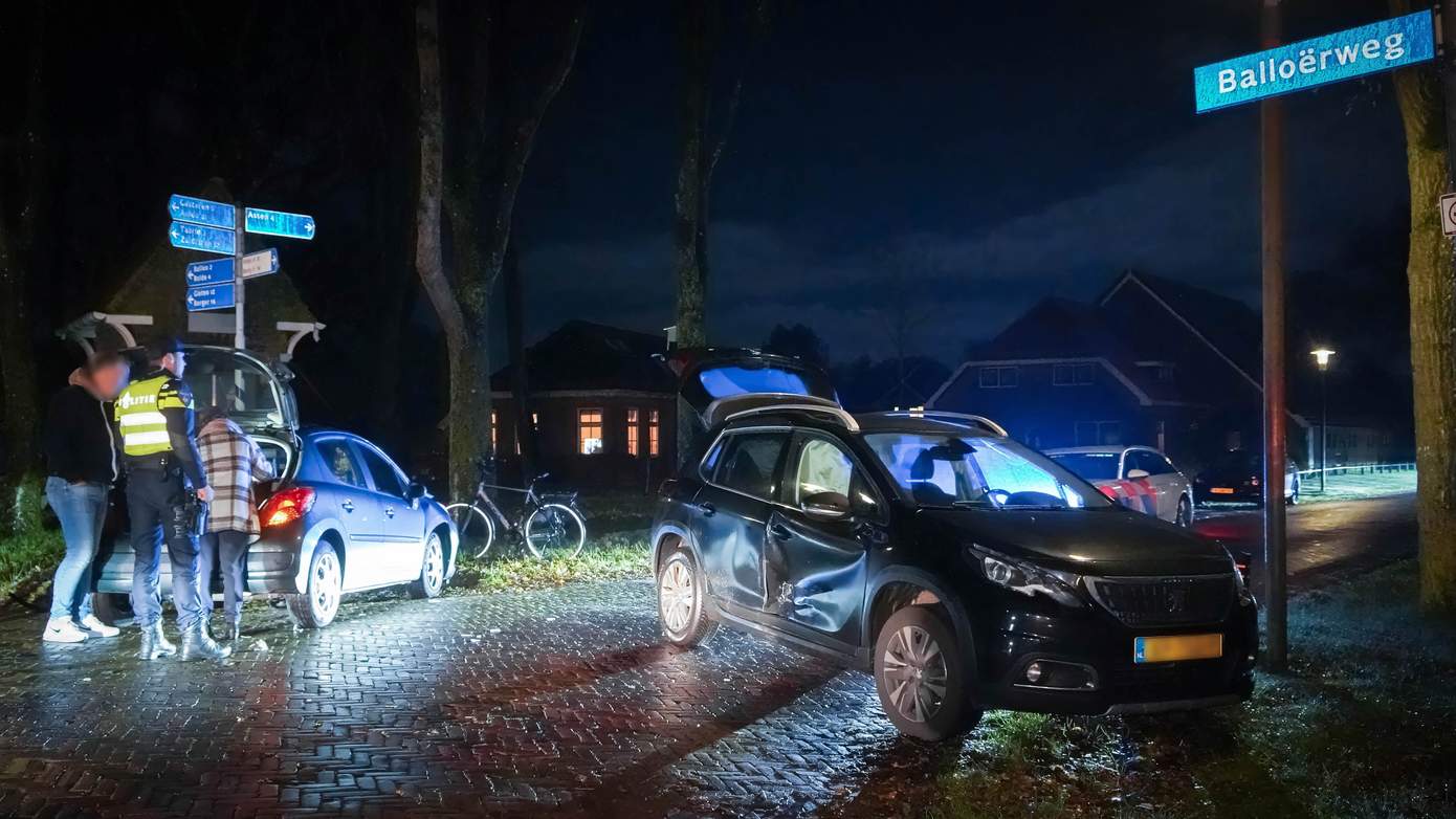 Veel schade na ongeval op beruchte kruising in Loon