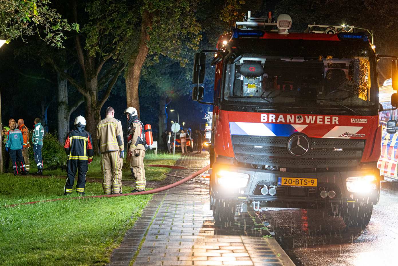 AZC in Assen ontruimd door brand (Video)