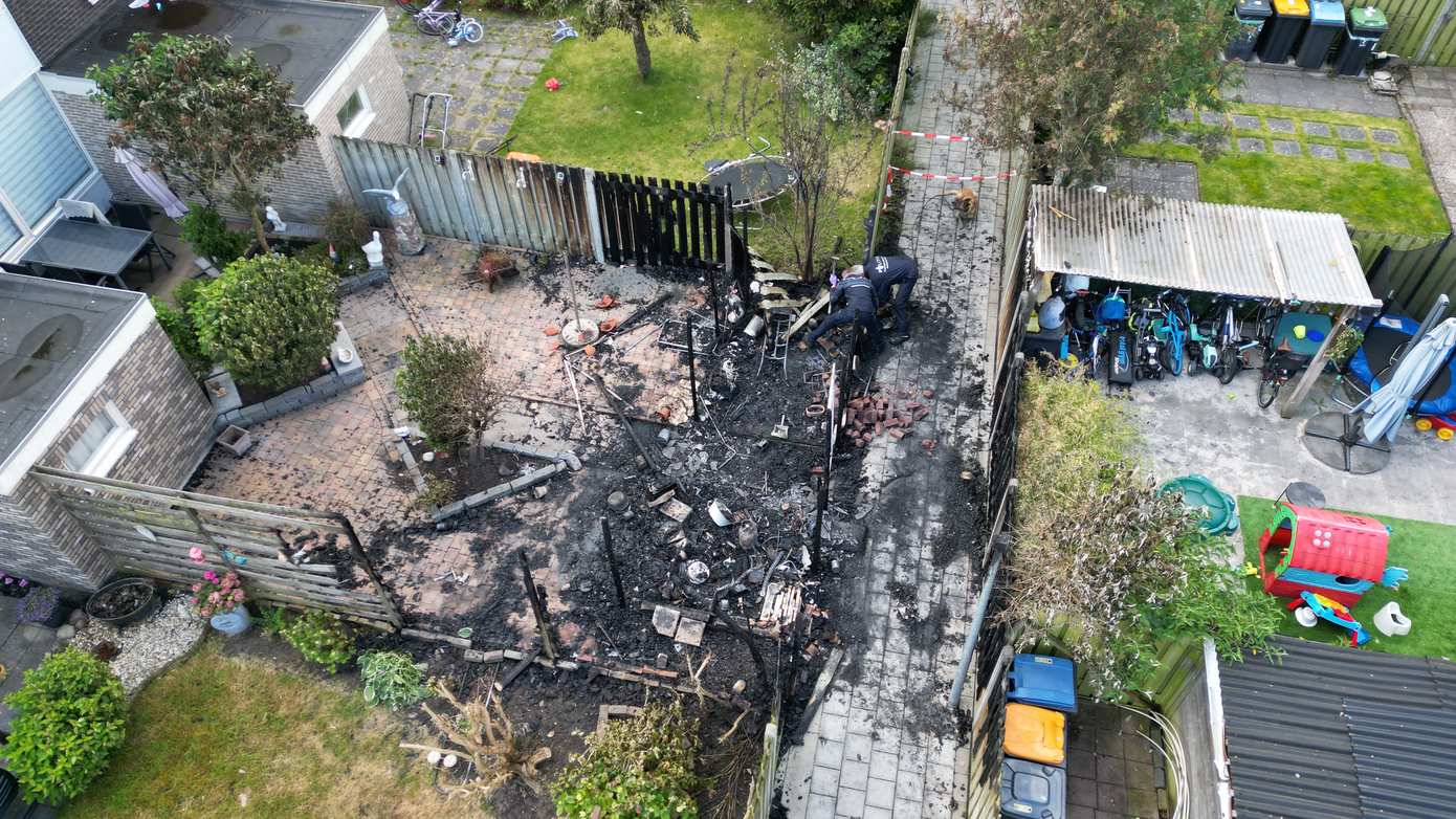 Flinke ravage na uitslaande brand in tuin in Assen (Video)