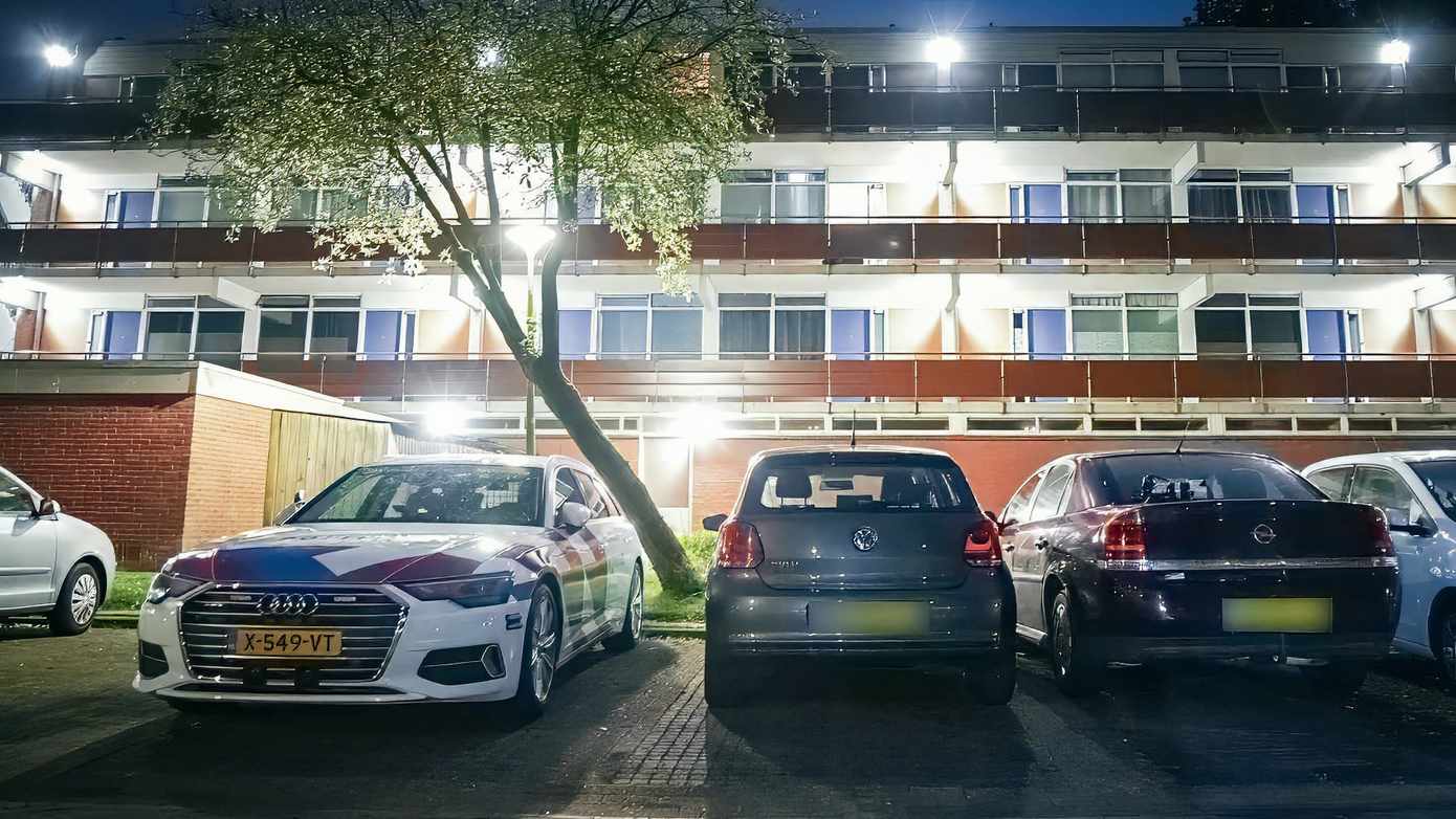 Politie treft grote hoeveelheid gestolen goederen aan tijdens doorzoeking woning in Assen