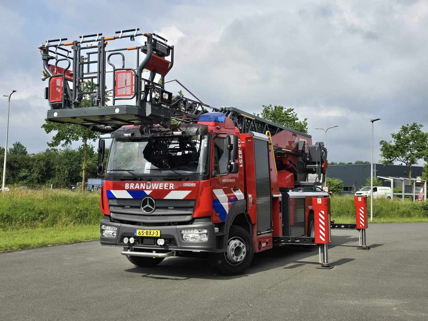 Brandweer Assen neemt nieuwe ladderwagen in gebruik