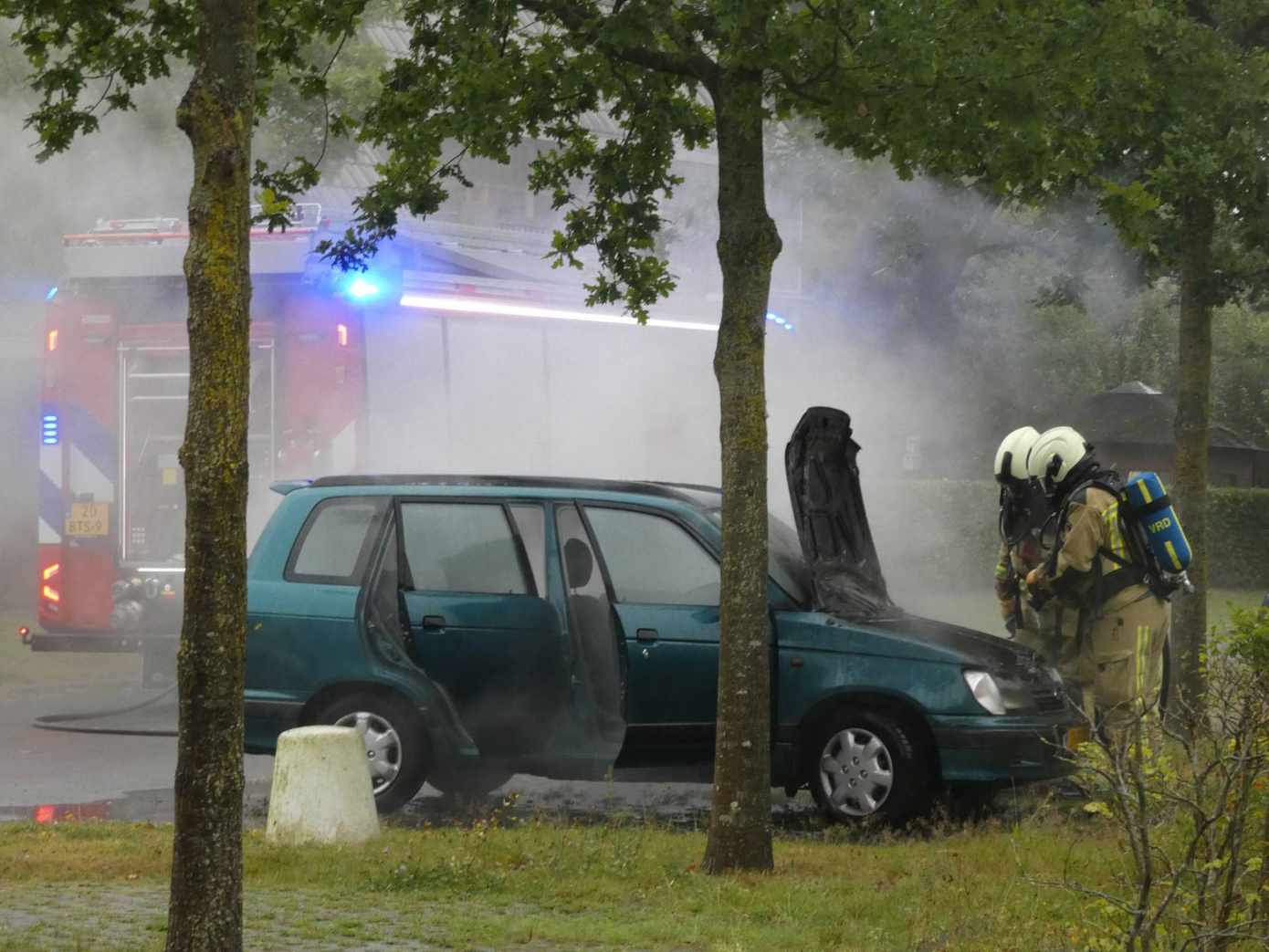 Brand in motorblok zorgt voor flinke schade aan auto