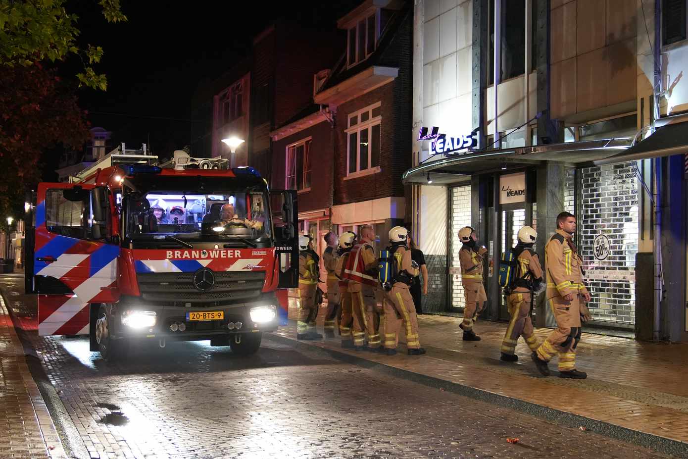 Kortsluiting in buitenlamp zorgt voor inzet van brandweer