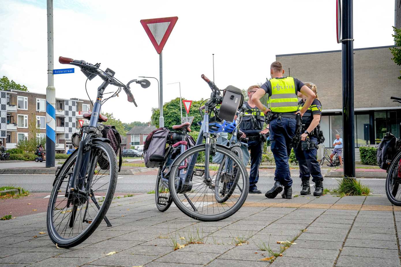 Fietsster gewond na botsing met auto op oversteekplaats in Assen