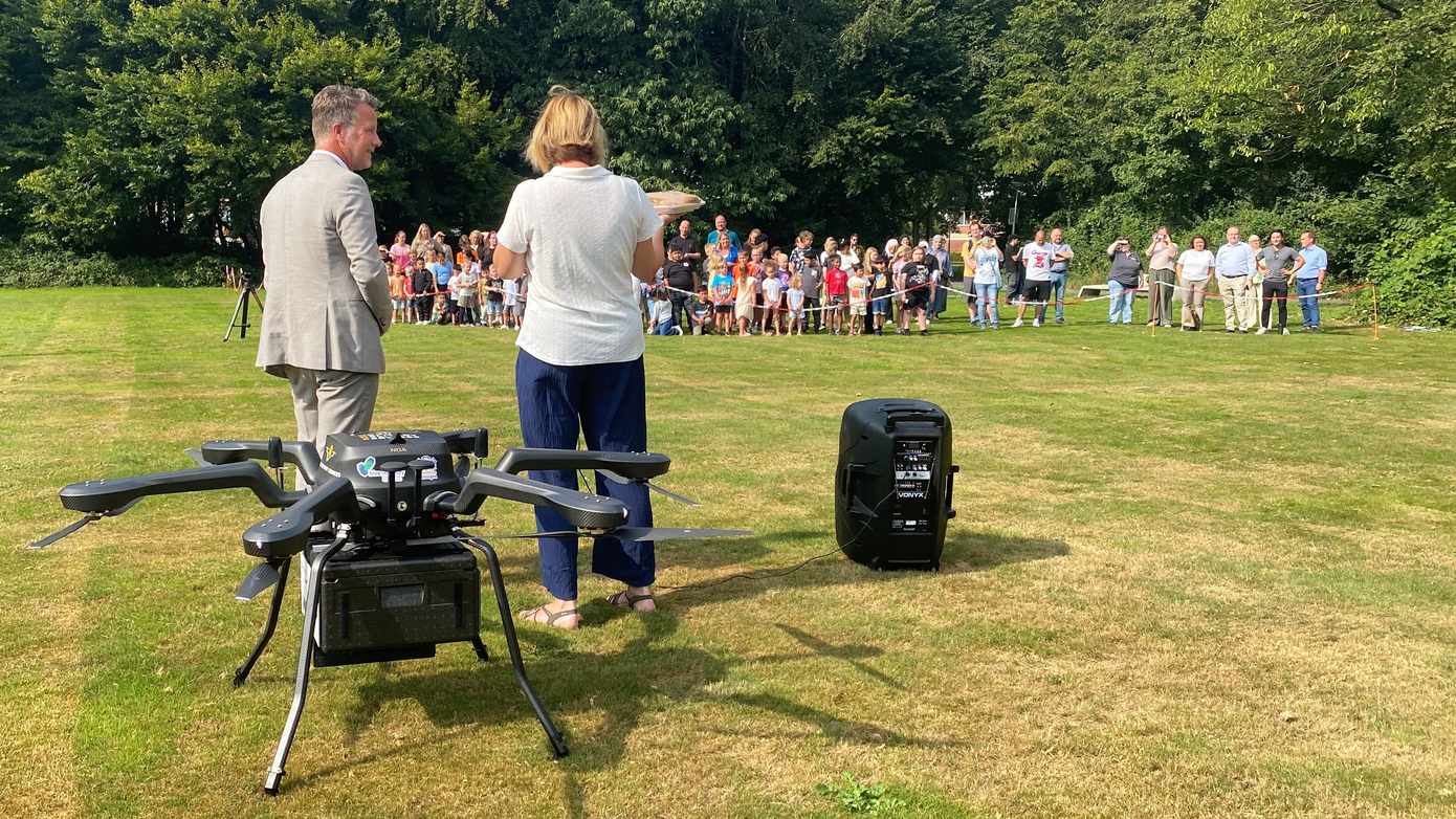 Drone brengt schoollunch op Driemaster