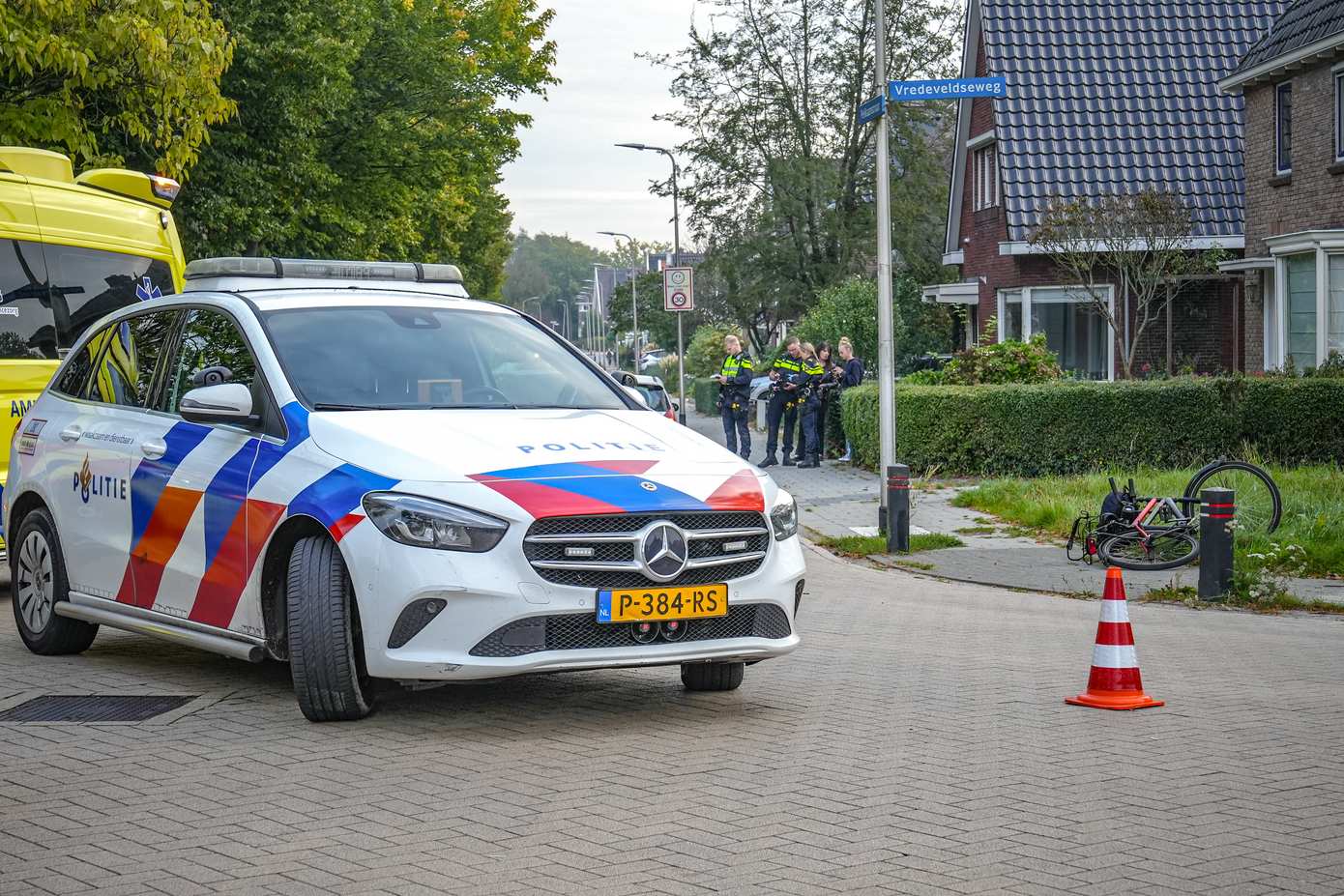 Scholier wordt onderweg naar school geschept door auto