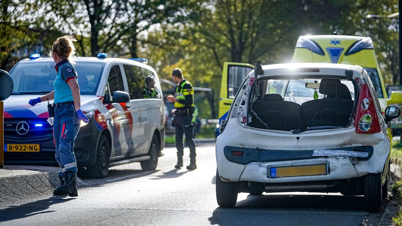 Drie auto's beschadigd bij botsing in Assen