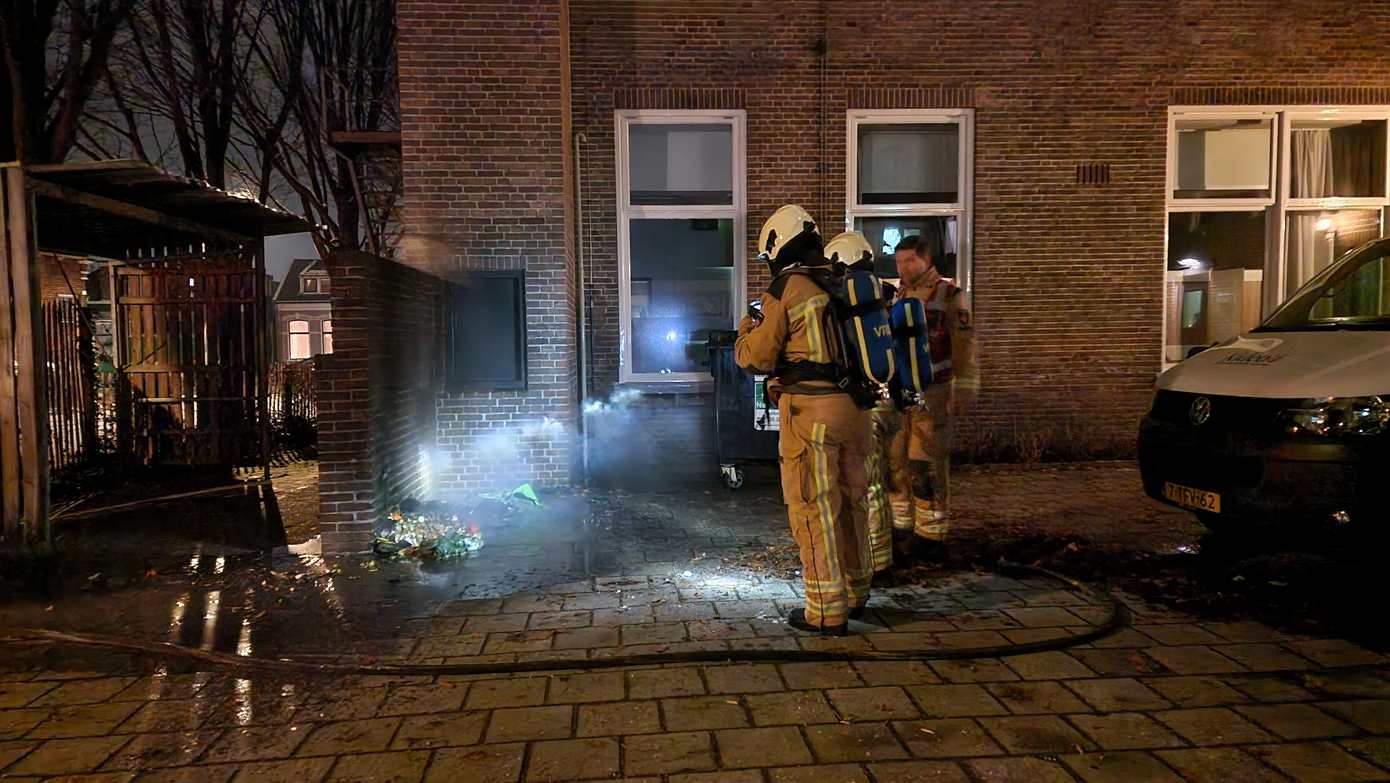 Container in brand gestoken tegen pand van kinderdagverblijf