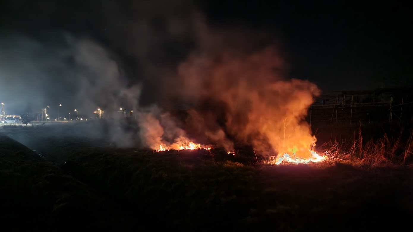 Opnieuw buitenbrand in Assen; dit keer stuk berm afgebrand langs A28