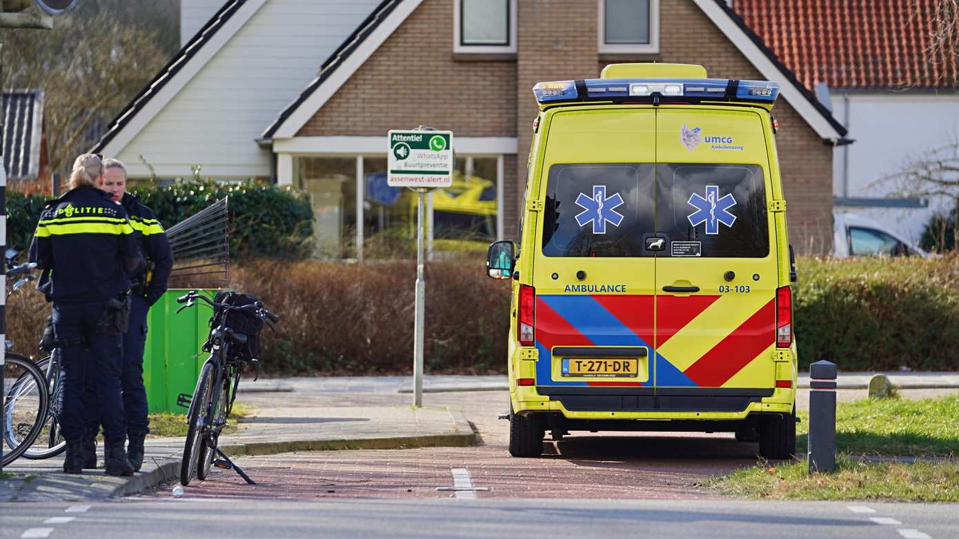 Automobilist rijdt door na aanrijding met fietsster 